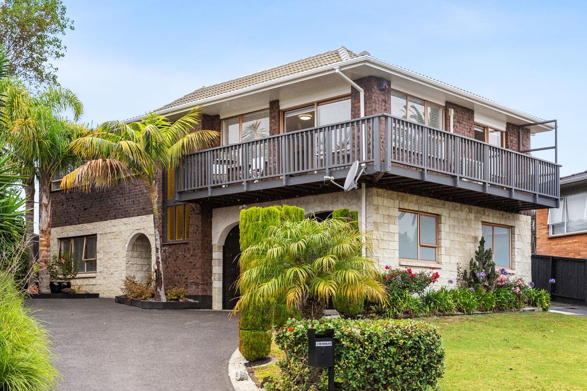 7 Maryland Street, Point Chevalier, Auckland - Carousel 1