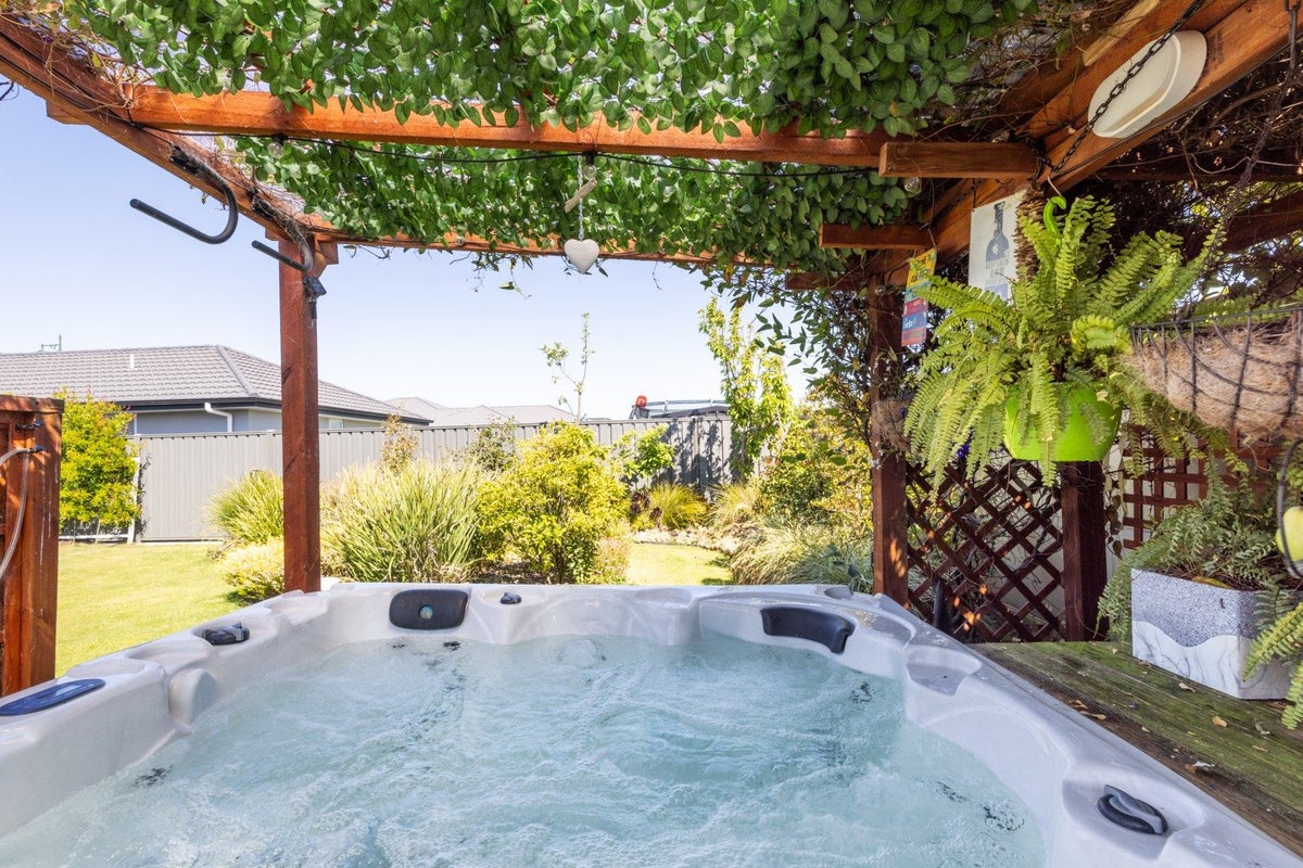 24 Pelorus Avenue, Poraiti, Napier - Carousel 18