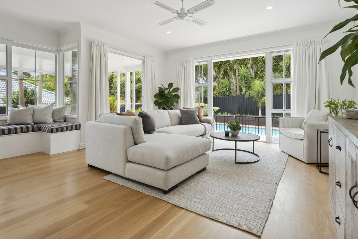27 Almond Grove, Greenhithe, Auckland - Carousel 2