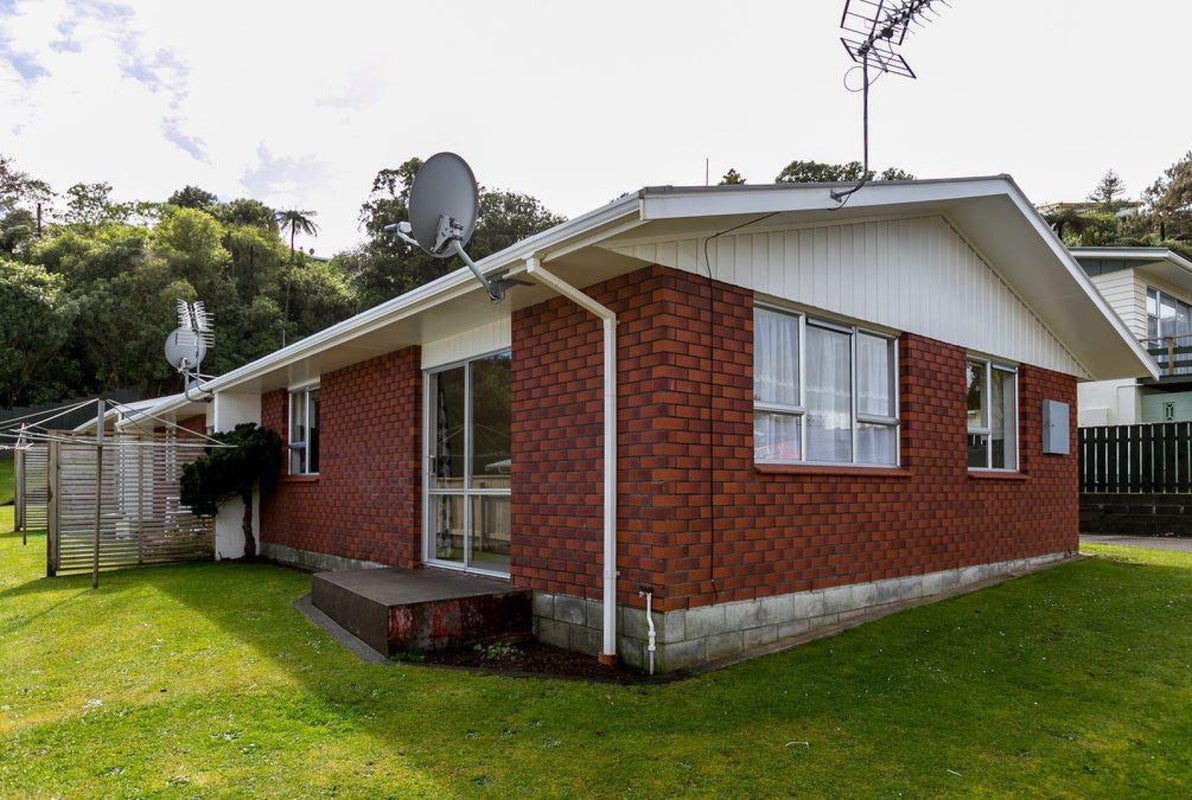 36 Cumberland Street, Merrilands, New Plymouth - Carousel 2