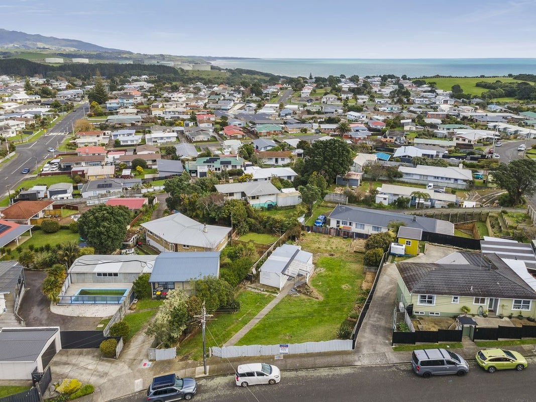 3 Scott Street, Moturoa, New Plymouth - Carousel 1