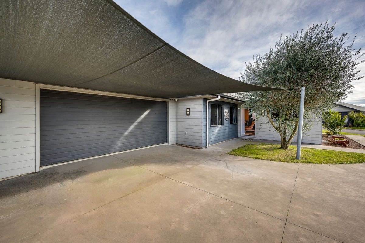28 McNaughton Place, Onekawa, Napier - Carousel 2
