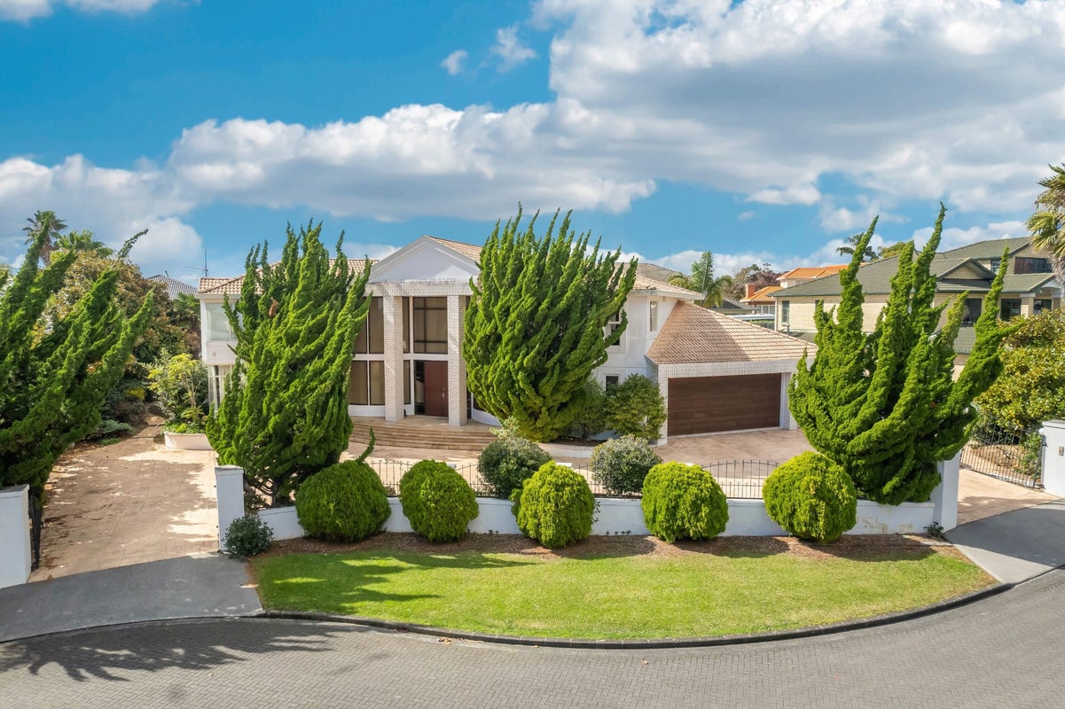 9 The Mews, Shamrock Park, Auckland - Carousel 1