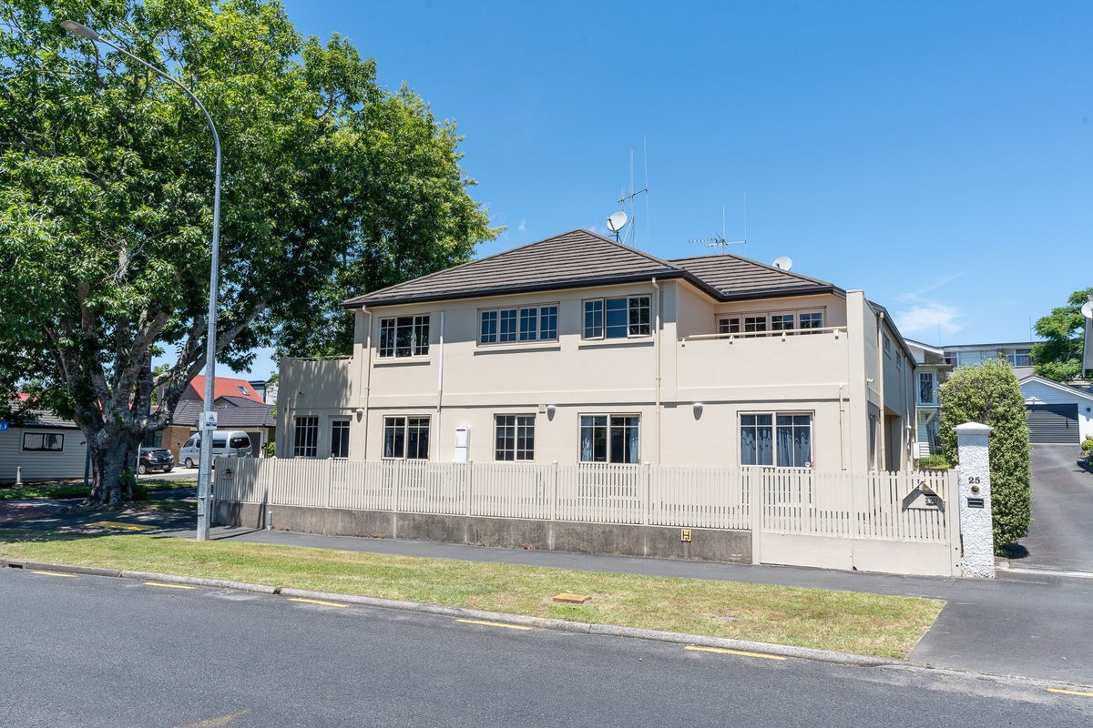 23A Palmerston Street, Hamilton Central, Hamilton - Carousel 17