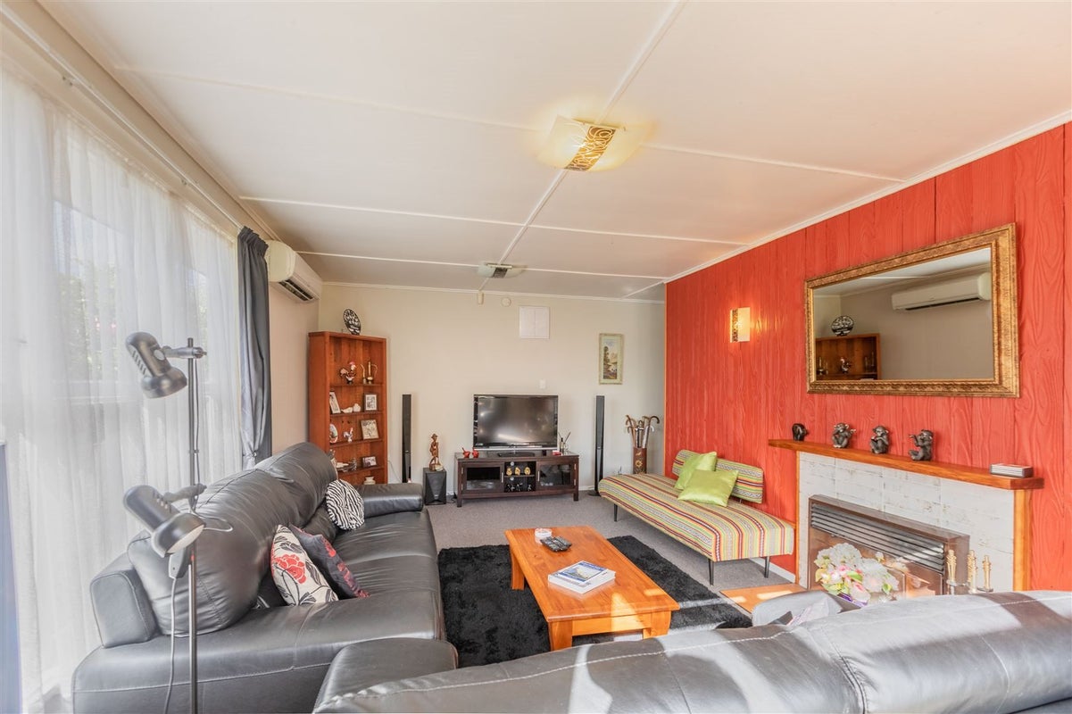 18 Neal Crescent, Onekawa, Napier - Carousel 2