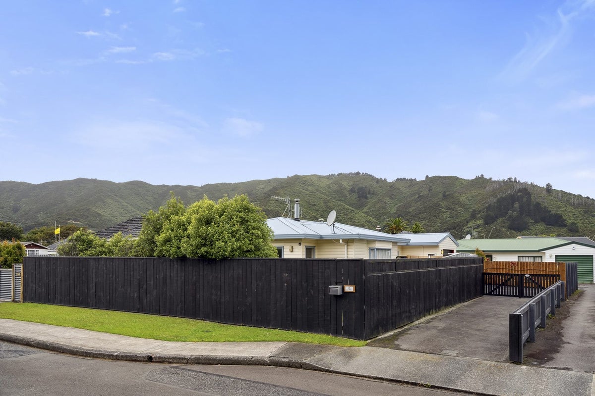 1/3 Dover Road, Wainuiomata, Lower Hutt - Carousel 15