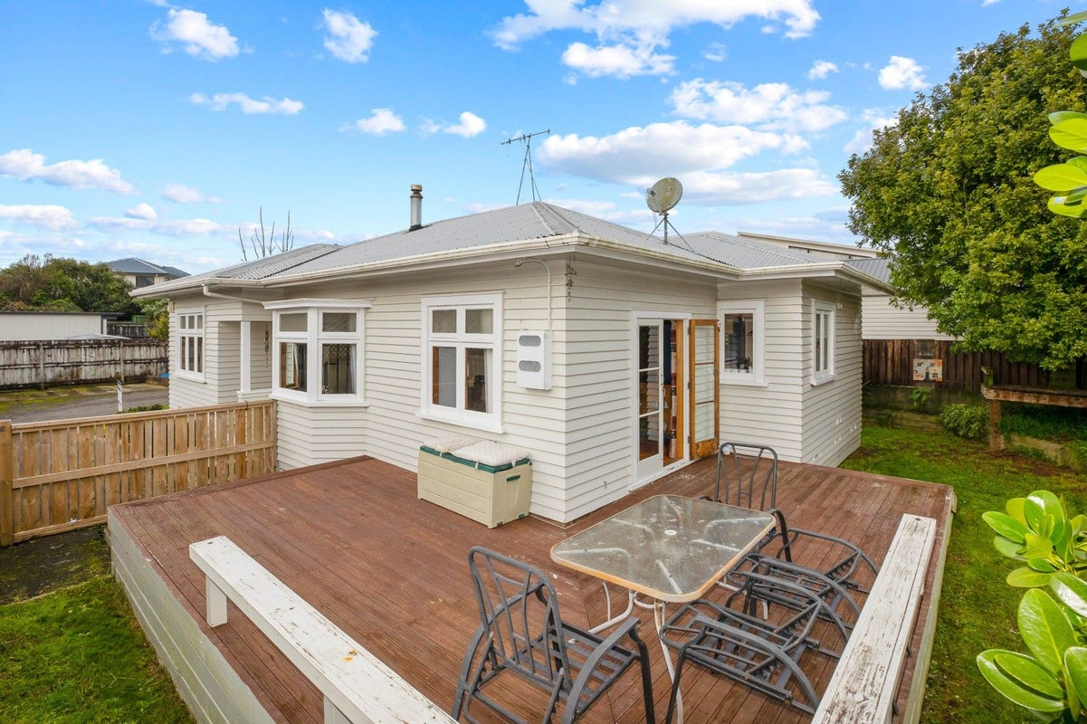 90 Dinsdale Road, Dinsdale, Hamilton - Carousel 1