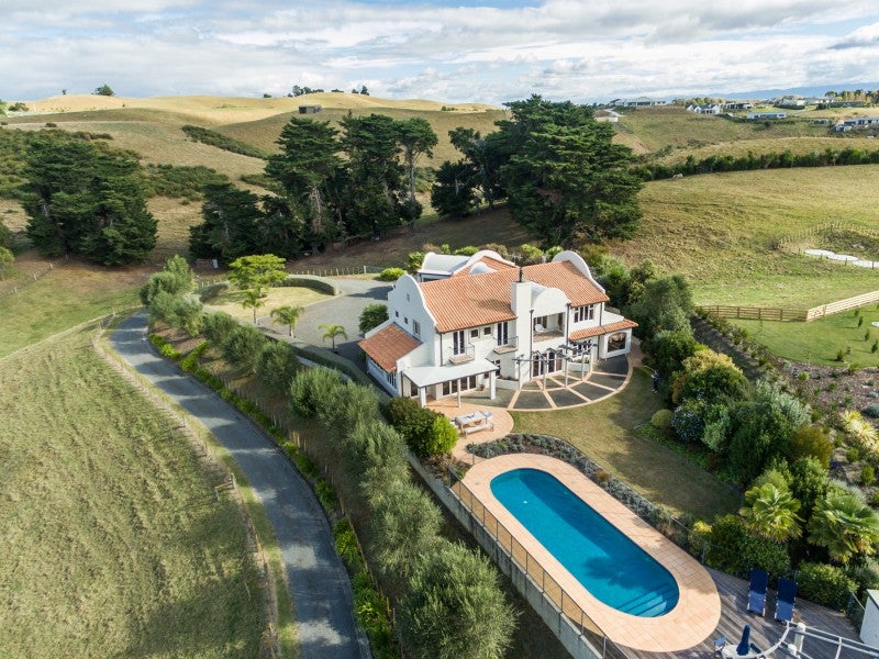 65 Pineleigh Drive, Poraiti, Napier - Carousel 2