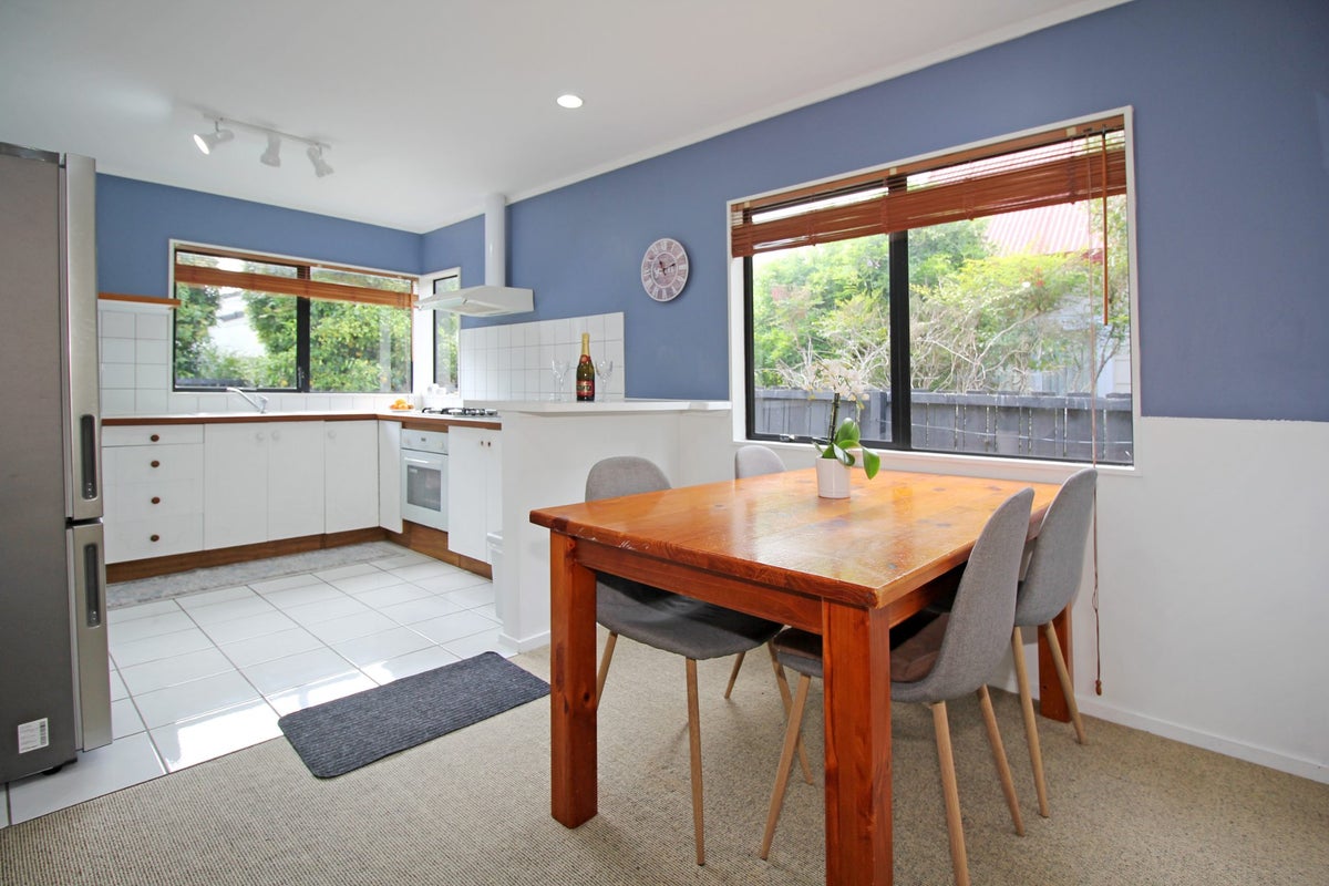 32B Fortunes Road, Half Moon Bay, Auckland - Carousel 2