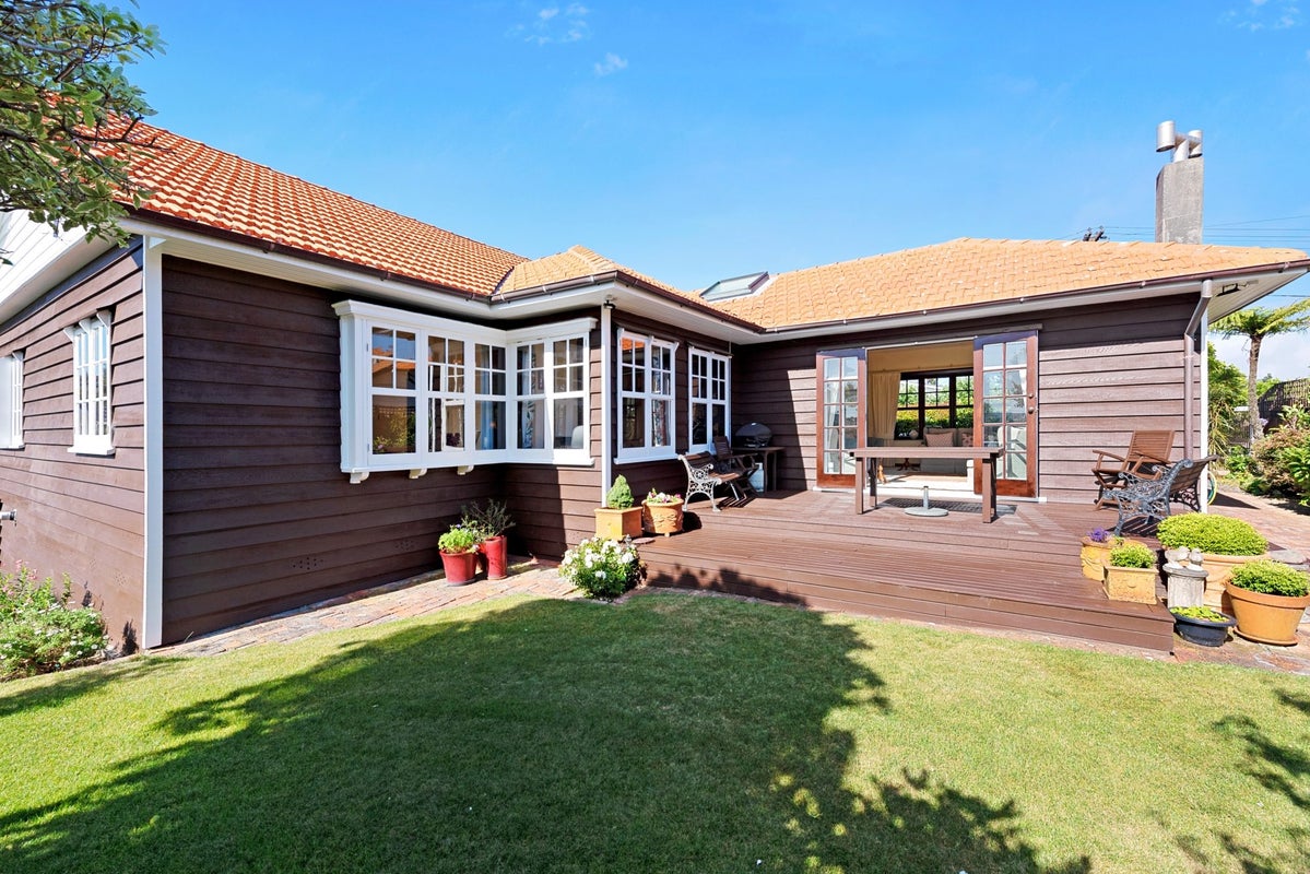 1 Lancaster Street, Karori, Wellington - Carousel 29