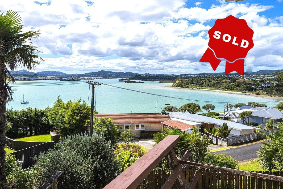 2 Munro Street, Onerahi, Whangarei - Carousel 1