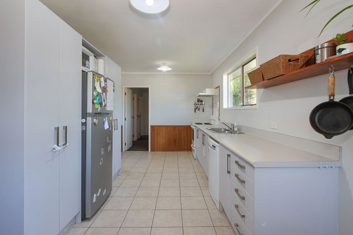 8 Papa Place, Birkdale, Auckland - Carousel 2