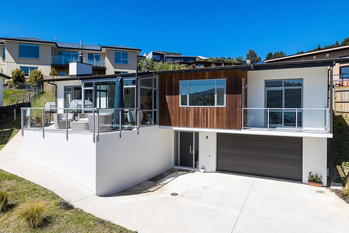 68 Mission Cove, Company Bay, Dunedin - Carousel 1