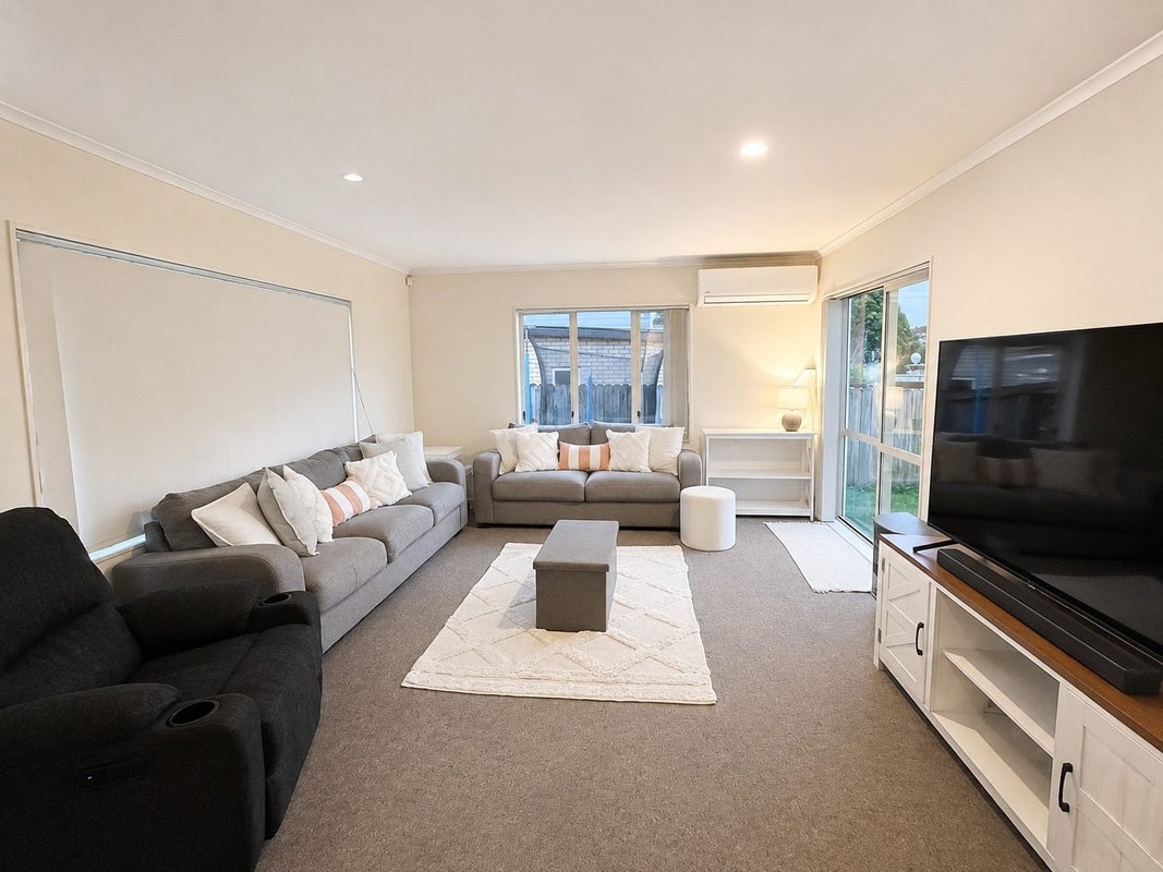 8 Charta Place, Sunnyvale, Auckland - Carousel 2