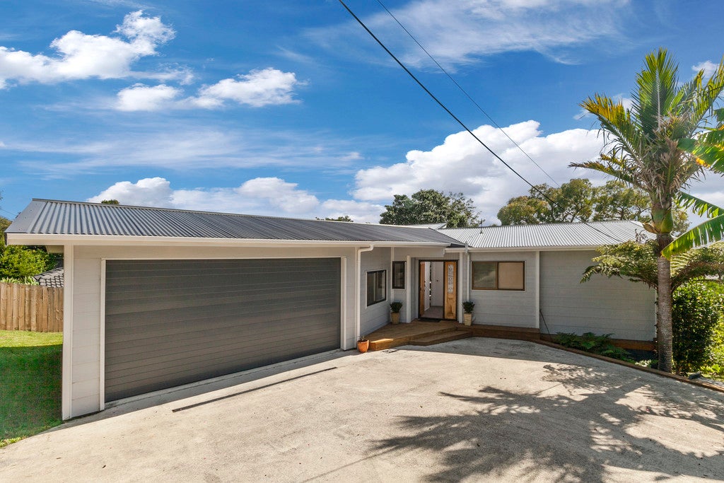 71 Arran Road, Browns Bay, Auckland - Carousel 1
