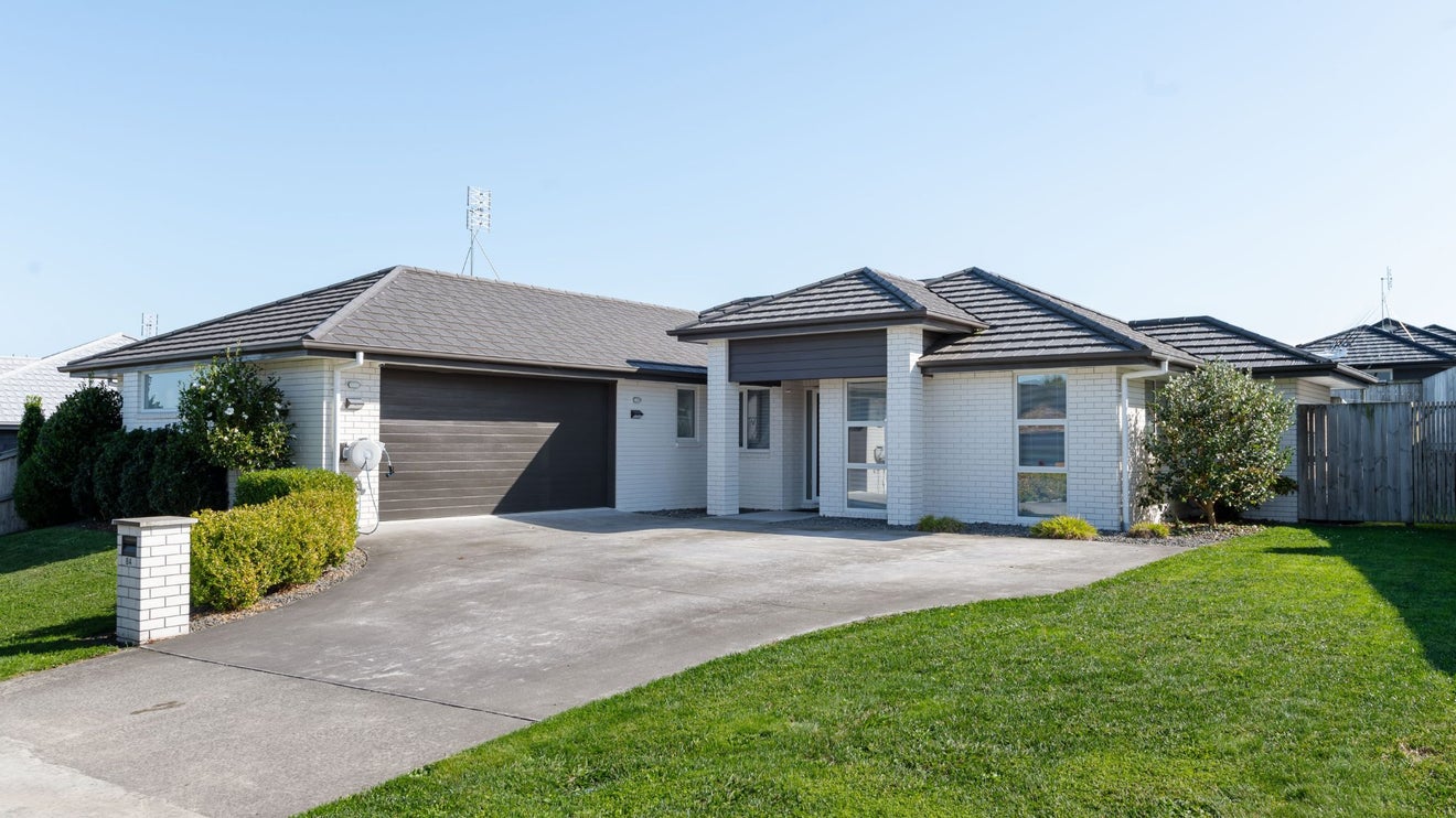 84 Cumberland Drive, Flagstaff, Hamilton - Carousel 1