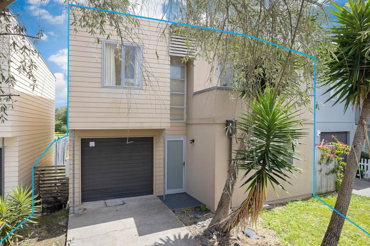 8 Albionvale Road, Glen Eden, Auckland - Carousel 1