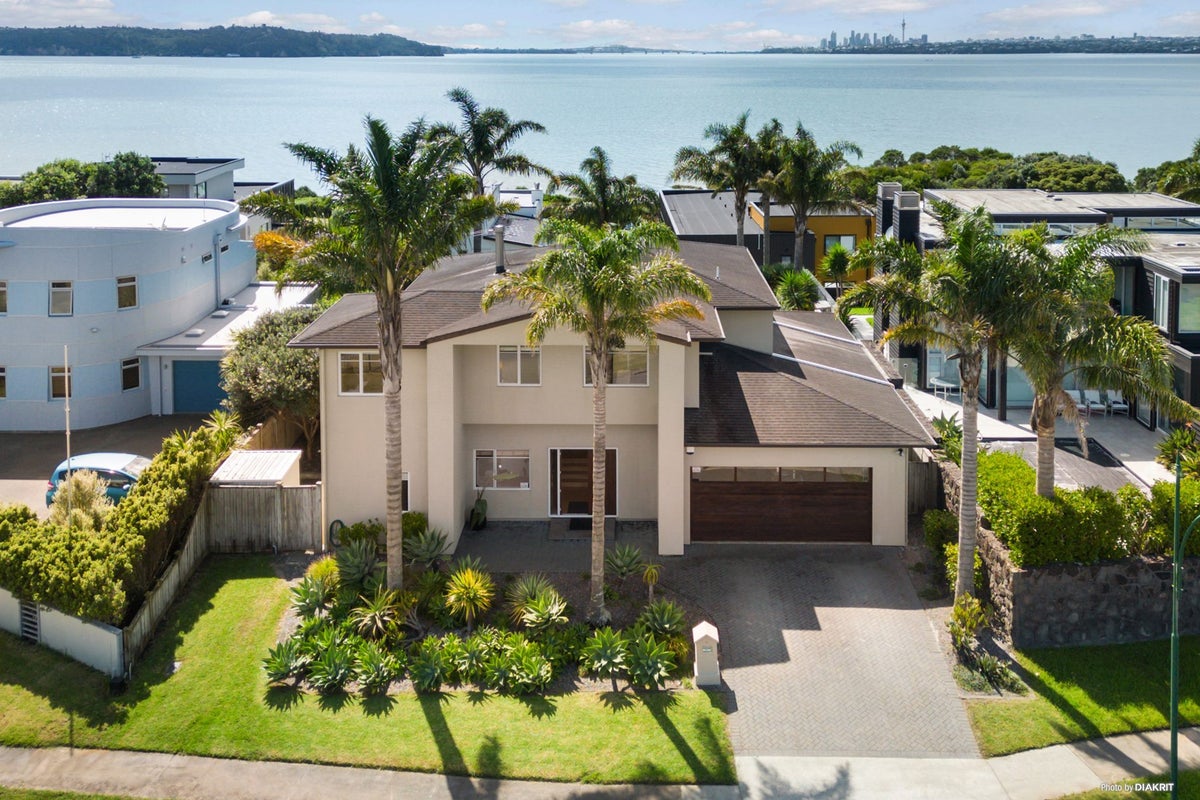 15 Matau Rise, Te Atatu Peninsula, Auckland - Carousel 1