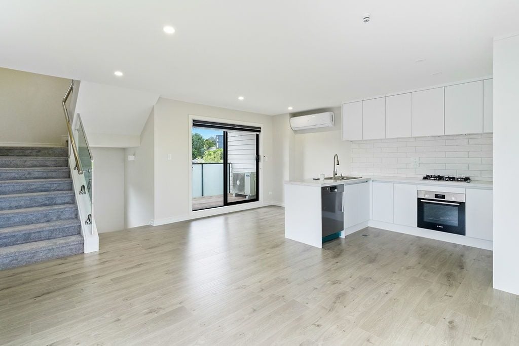 1/8 Knight Avenue, Mount Albert, Auckland - Carousel 1
