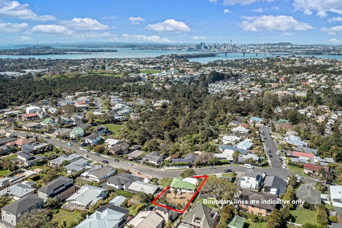 20 City View Terrace, Birkenhead, Auckland - Carousel 1