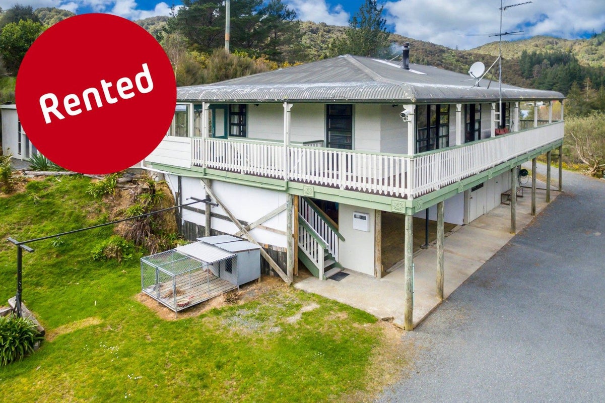 8F Sierra Way, Blue Mountains, Upper Hutt - Carousel 1