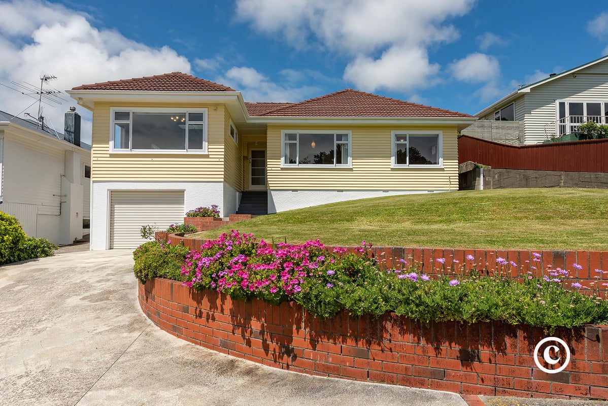45 Raroa Terrace, Tawa, Wellington - Carousel 1