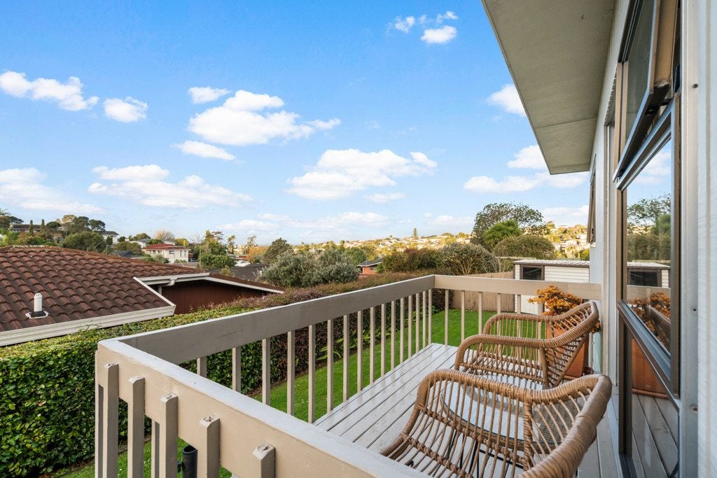 1/12 King Richard Place, Browns Bay, Auckland - Carousel 1