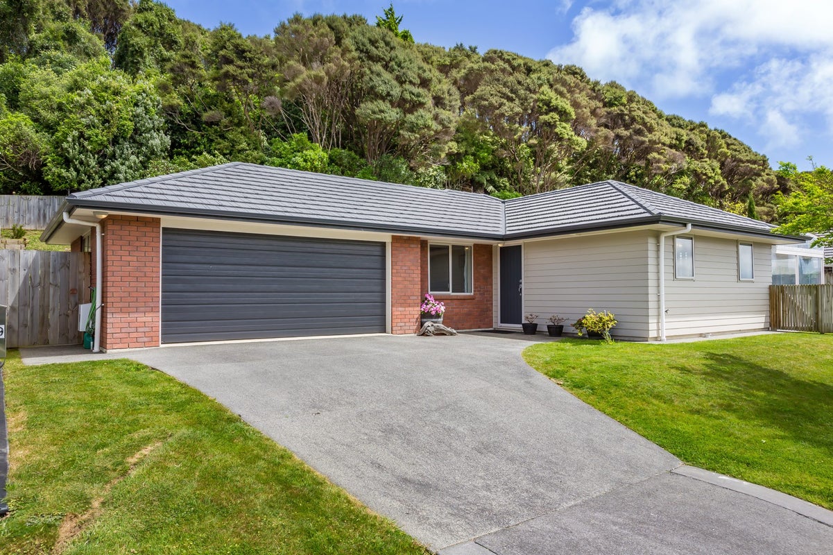 19 Banks Boulevard, Whitby, Porirua - Carousel 1