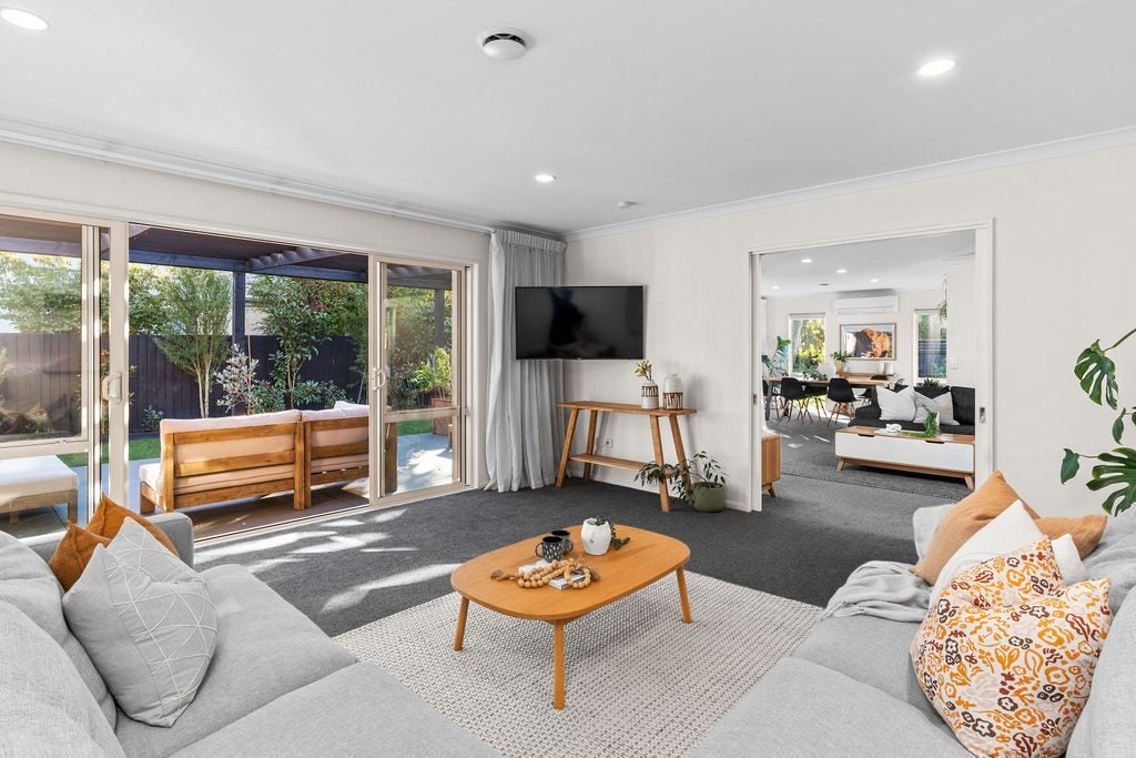 14 Creedon Glen, Casebrook, Christchurch - Carousel 2