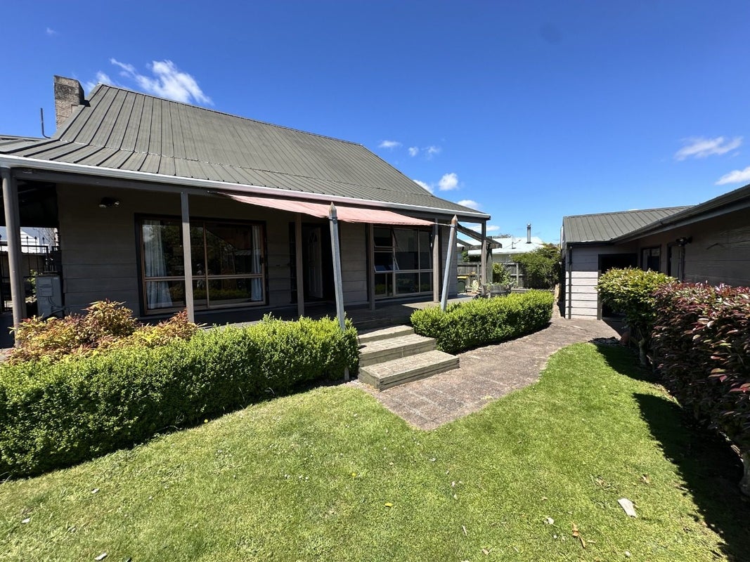 18 Dickens Street, Owhata, Rotorua - Carousel 1