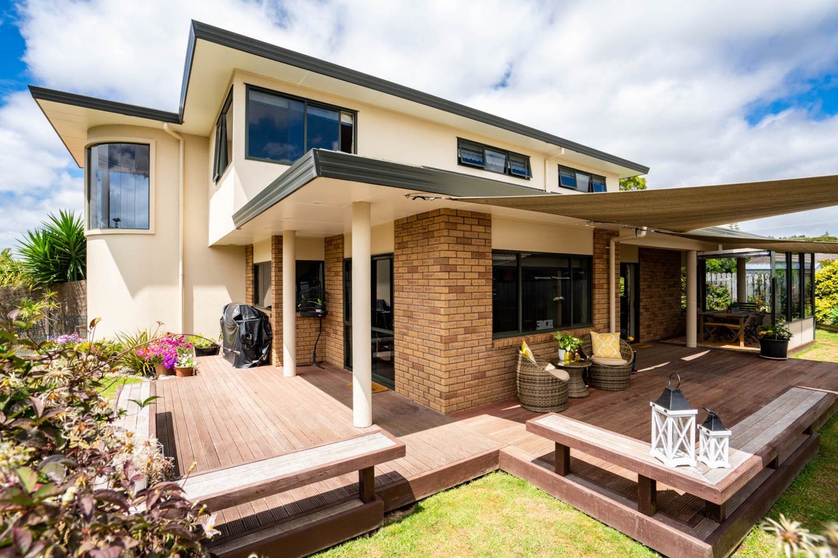 6 Oxford Avenue, Kamo, Whangarei - Carousel 1