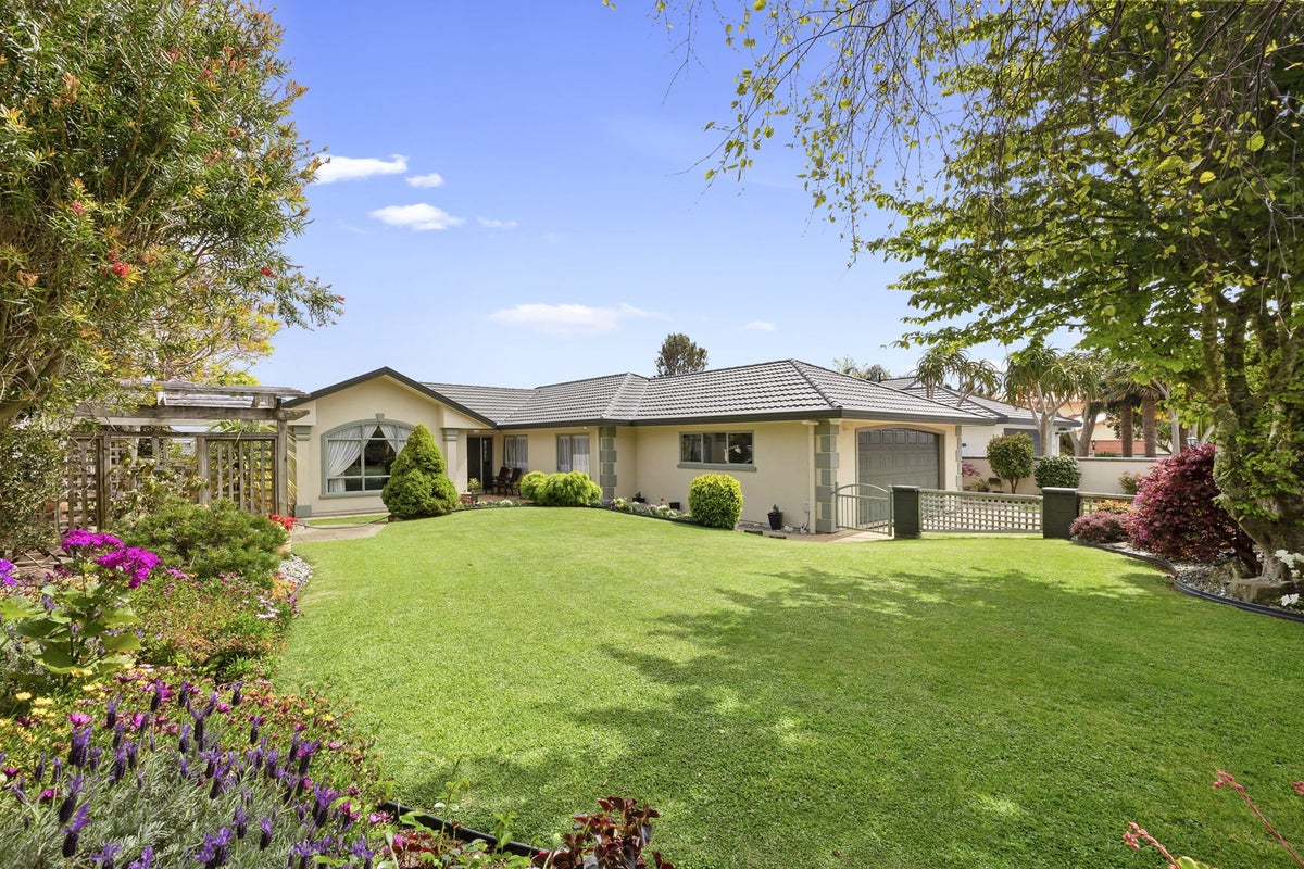 14 Shelter Grove, Frankleigh Park, New Plymouth - Carousel 1