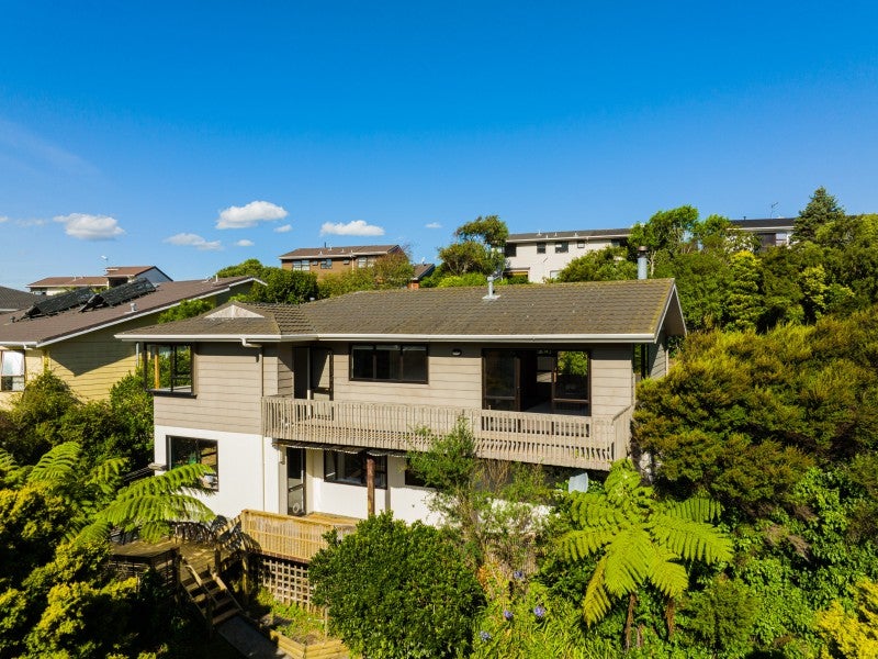38 Exploration Way, Whitby, Porirua - Carousel 1