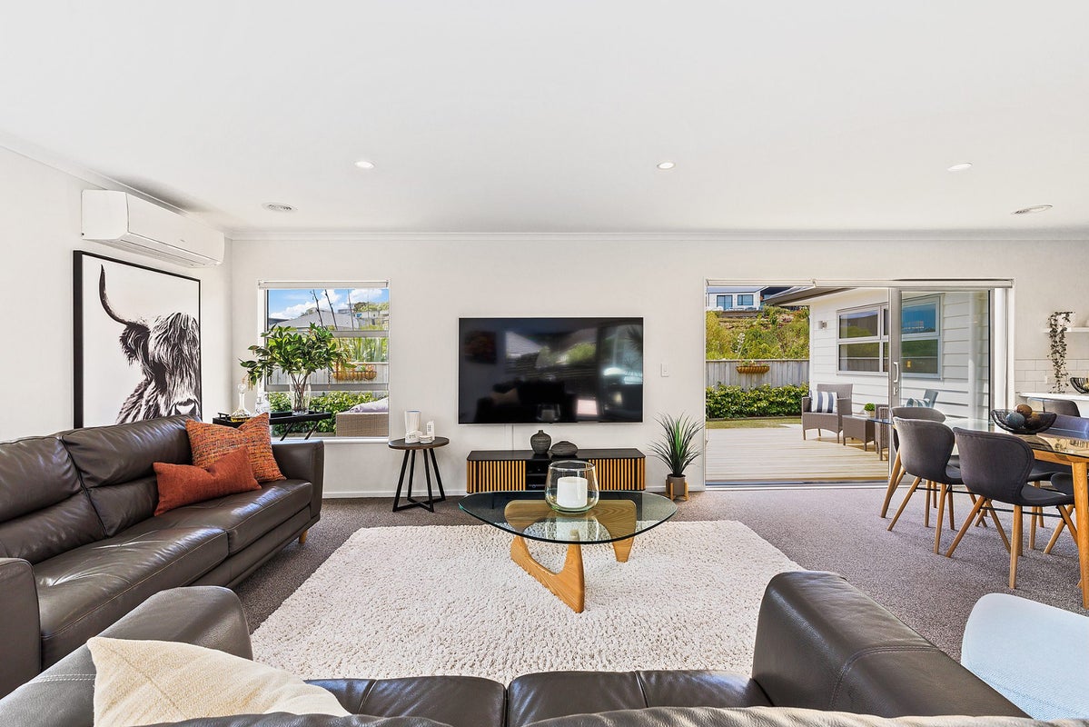 12 Banks Boulevard, Whitby, Porirua - Carousel 2
