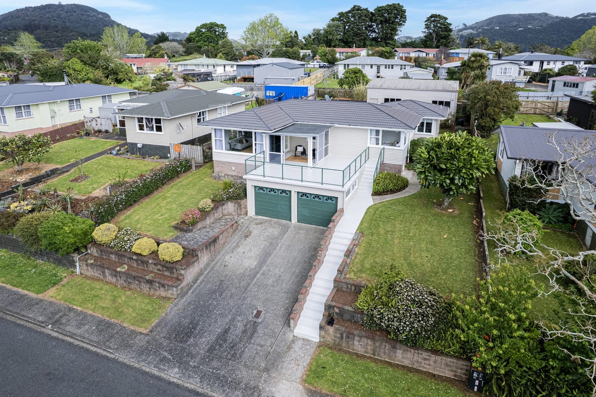 12 Ogle Crescent, Kamo, Whangarei - Carousel 1