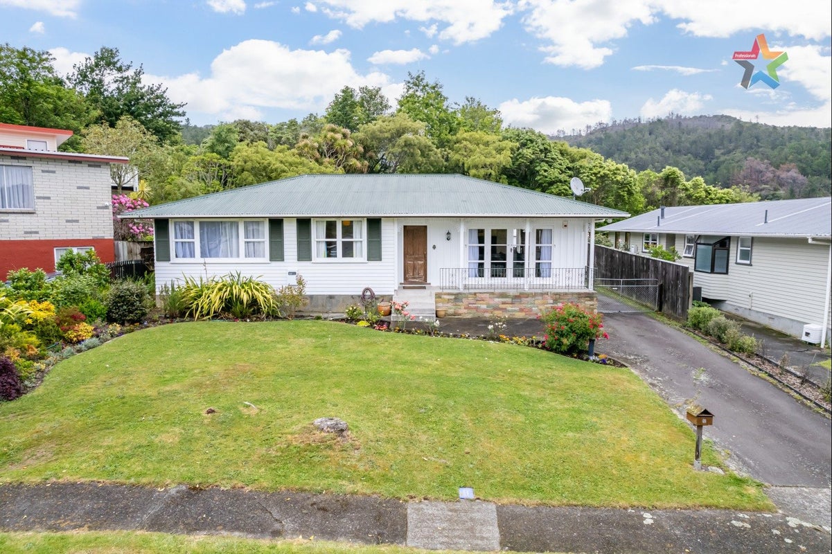 12 Dalton Grove, Stokes Valley, Lower Hutt - Carousel 2