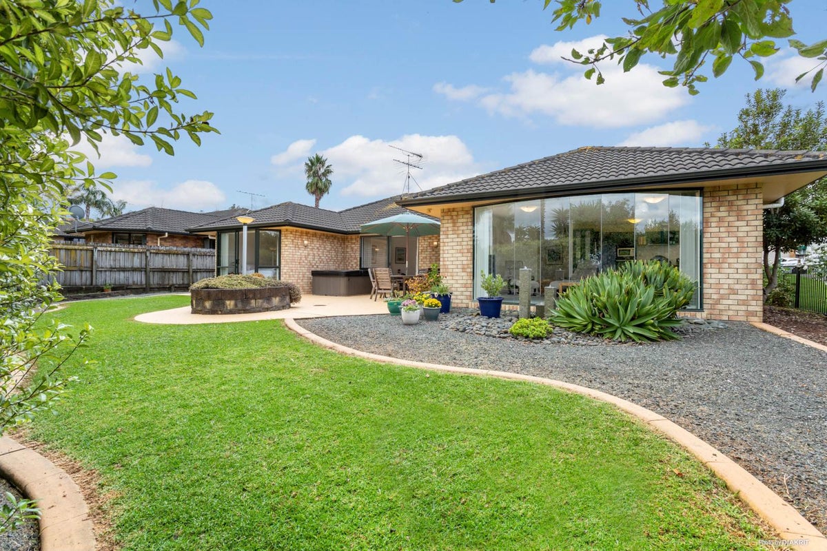 31 Hugh Green Drive, Pinehill, Auckland - Carousel 2