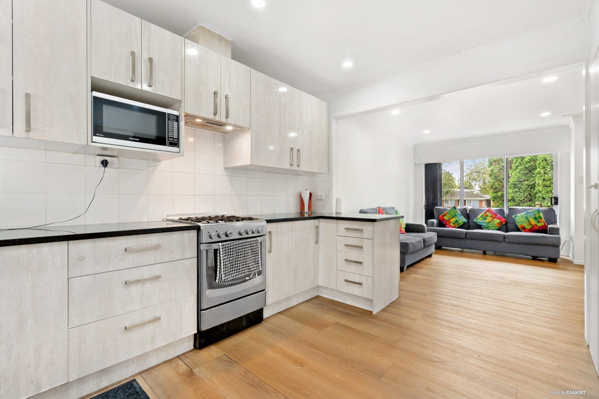 2/33 Landscape Road, Papatoetoe, Auckland - Carousel 2