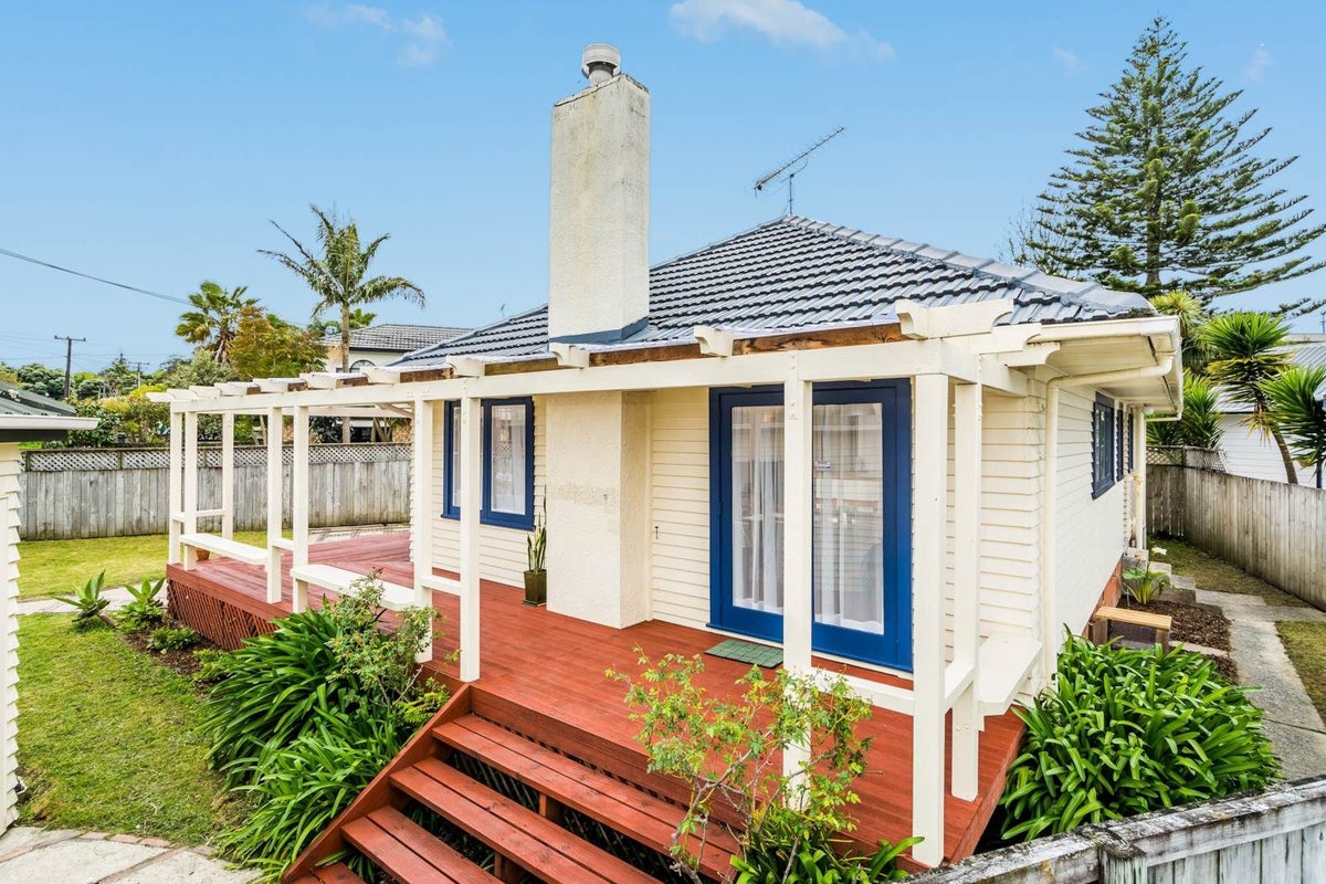 2/15 Merriefield Avenue, Forrest Hill, Auckland - Carousel 1