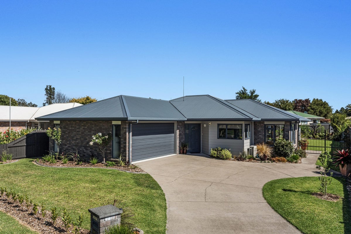 21 Edgewater Grove, Whakatane, Whakatane - Carousel 1