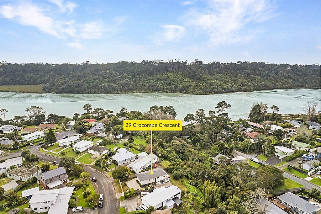 29 Crocombe Crescent, Beach Haven, Auckland - Carousel 1