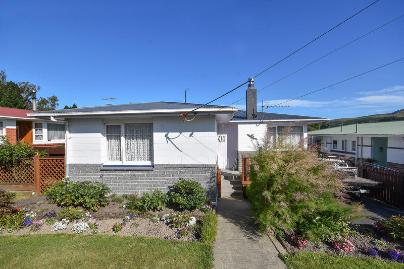 39 Koremata Street, Green Island, Dunedin - Carousel 1