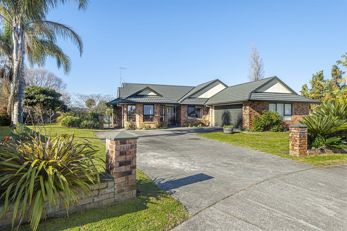 8 Claire Place, Lytton West, Gisborne - Carousel 1