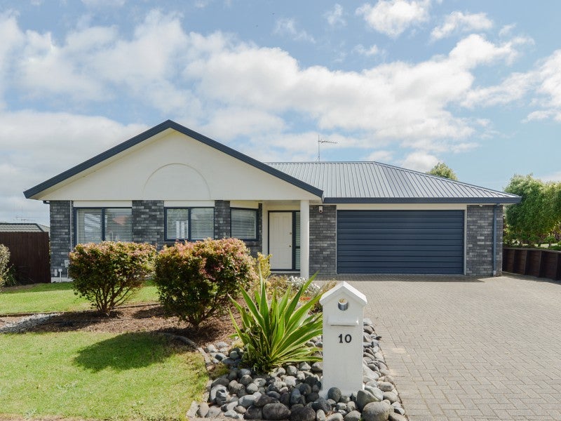 10 Ben Lomond Place, Nawton, Hamilton - Carousel 1