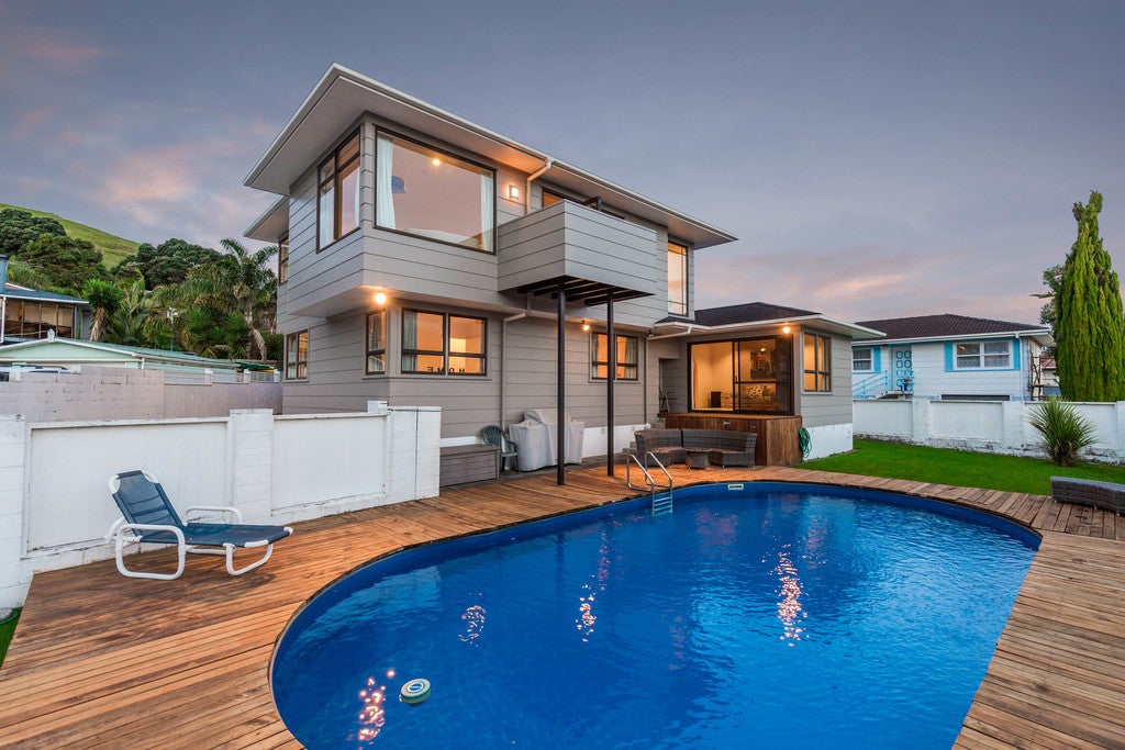 16 Steen Place, Mangere Bridge, Auckland - Carousel 2