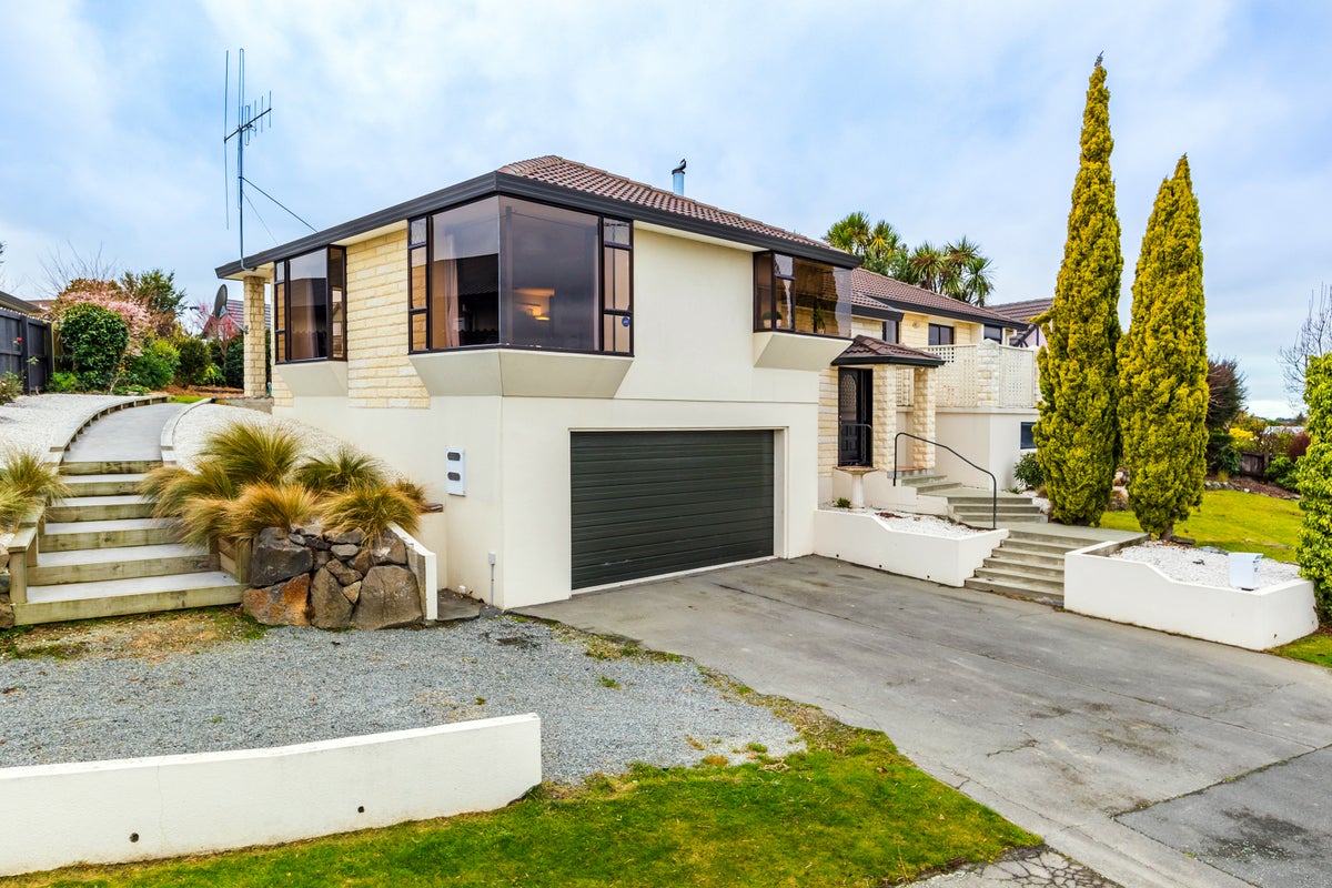 37 Temple Crescent, Gleniti, Timaru - Carousel 1