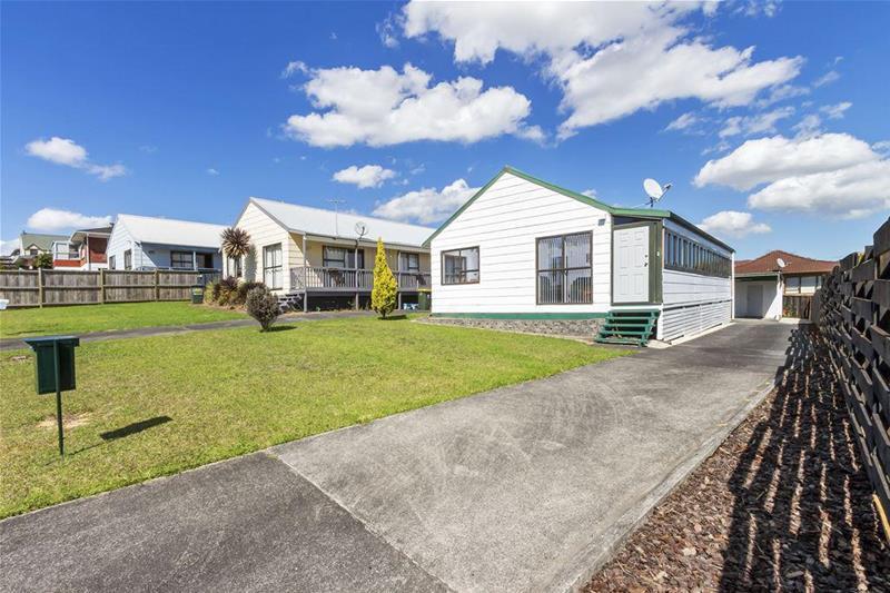 3/35 Highland Park Drive, Highland Park, Auckland - Carousel 1