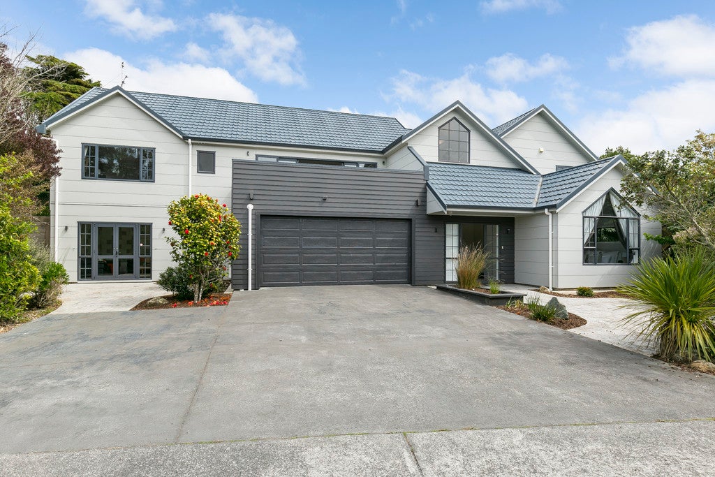 27 Padnell Crescent, Paparangi, Wellington - Carousel 1