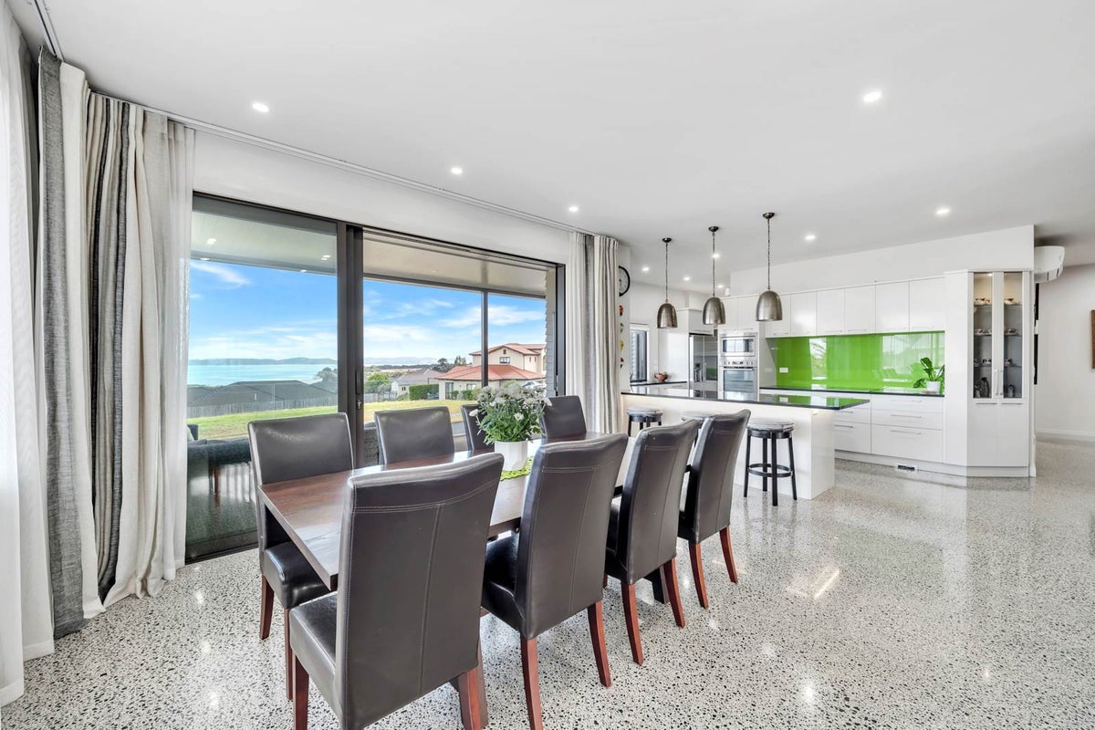 15 Liberty Crescent, Beachlands, Auckland - Carousel 2