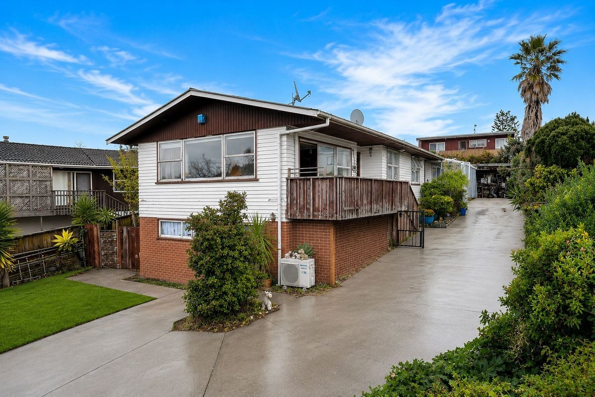 20 Megan Avenue, Pakuranga Heights, Auckland - Carousel 1